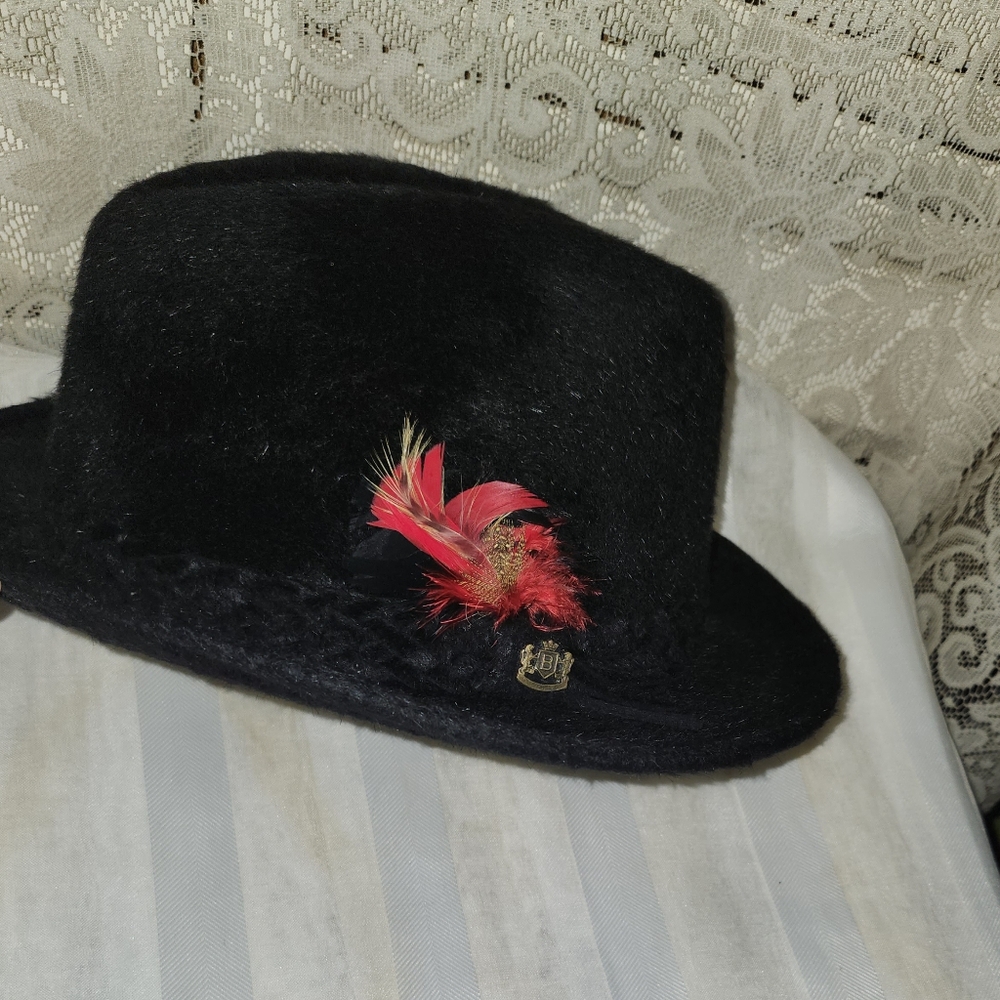 Elegant Black Fedora with Red Feather Accent